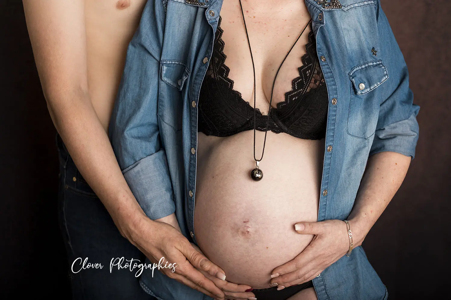 séance photo grossesse en studio - Clover Photographies