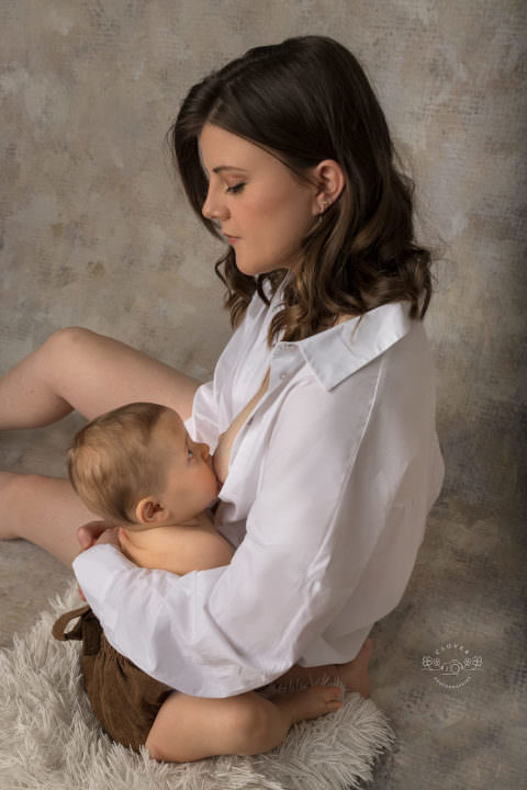 séance photo allaitement strasbourg - photo maman bébé - clover photographies