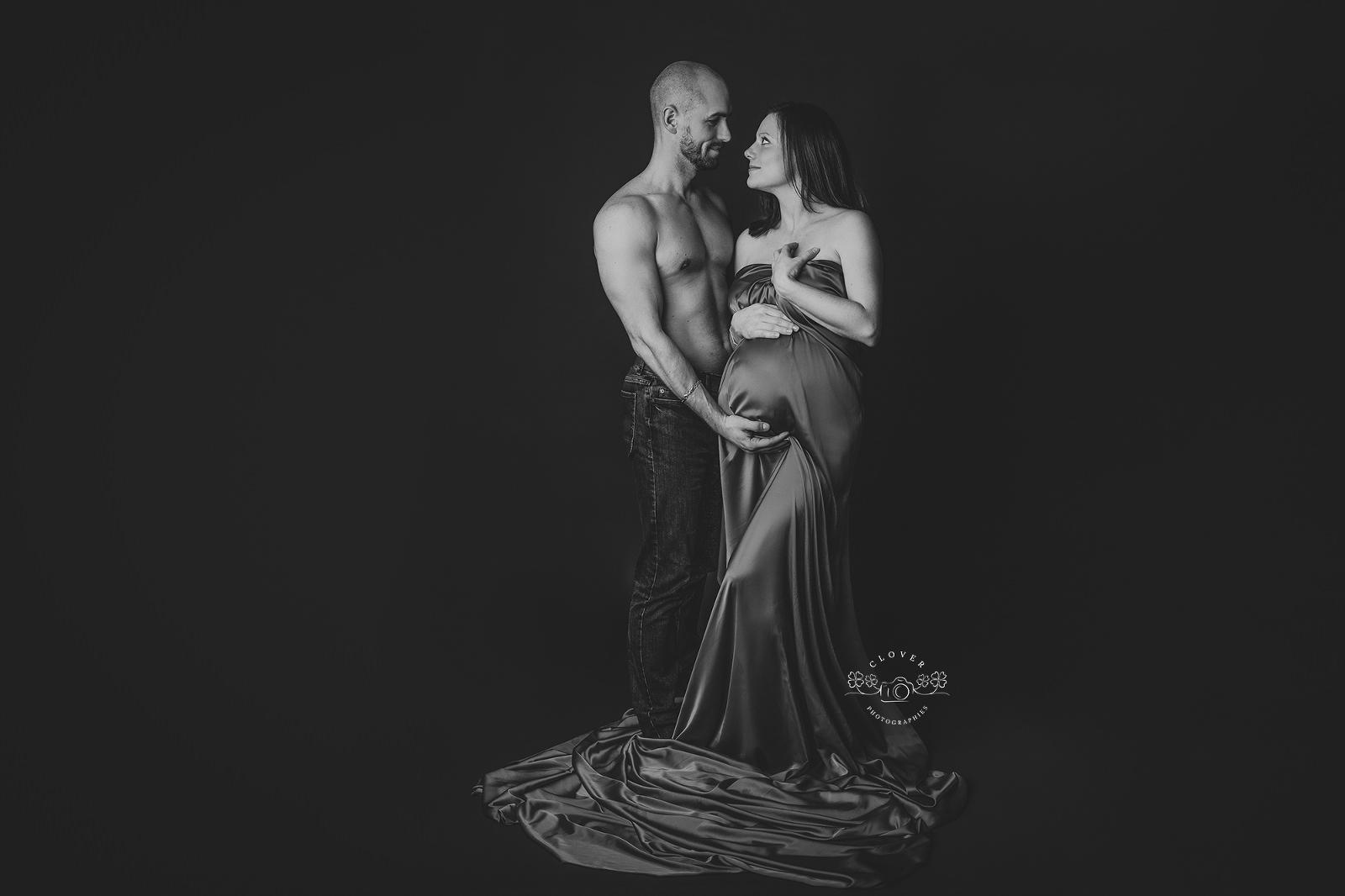 Séance photo grossesse en studio - photographe femme enceinte Strasbourg Truchtersheim Wollfisheim - Clover Photographies