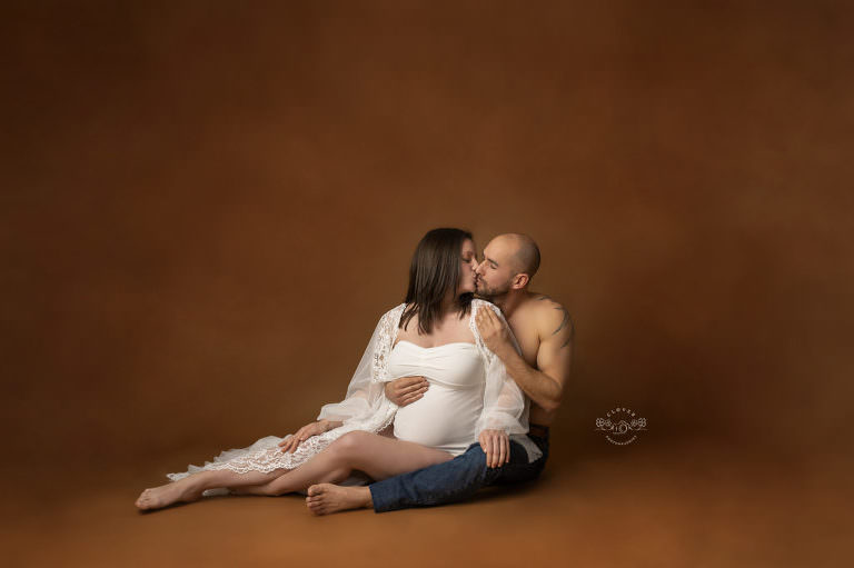 Séance photo grossesse en studio - photographe femme enceinte Strasbourg Truchtersheim Wollfisheim - Clover Photographies