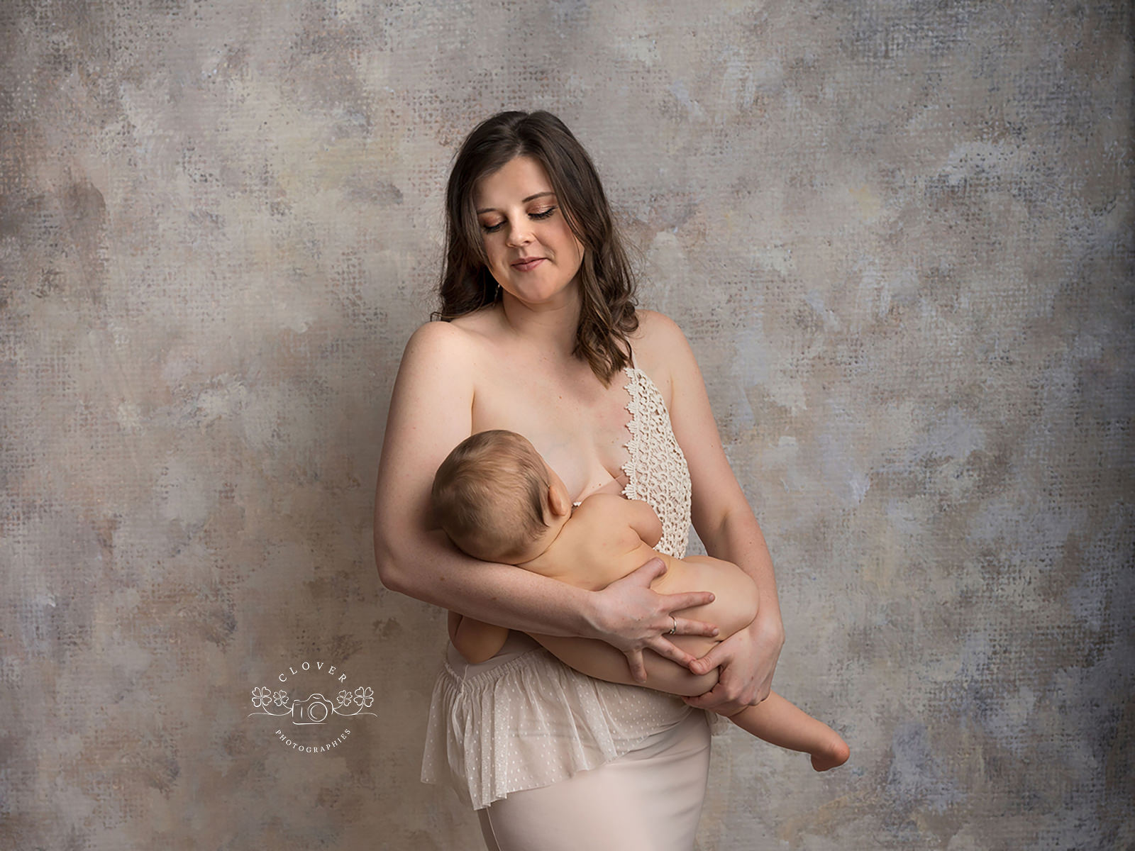 Séance photo bébé allaitement maman - Strasbourg Truchtersheim - photographe enfant - clover photographies