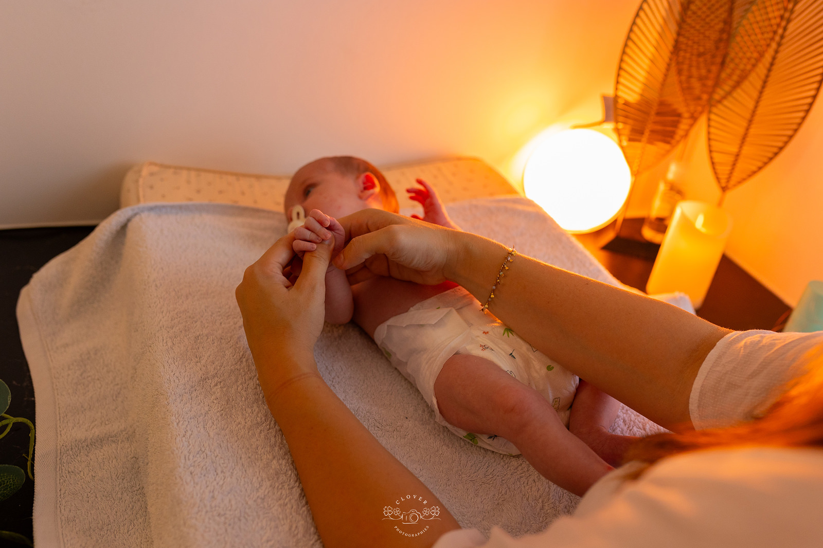 shooting photo bébé bain enveloppé, séance photo wiwersheim berceau des anges naissance