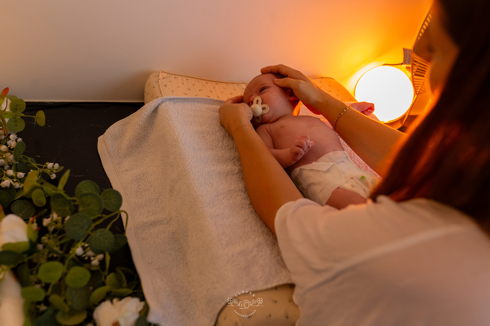 shooting photo bébé bain enveloppé, séance photo wiwersheim berceau des anges naissance