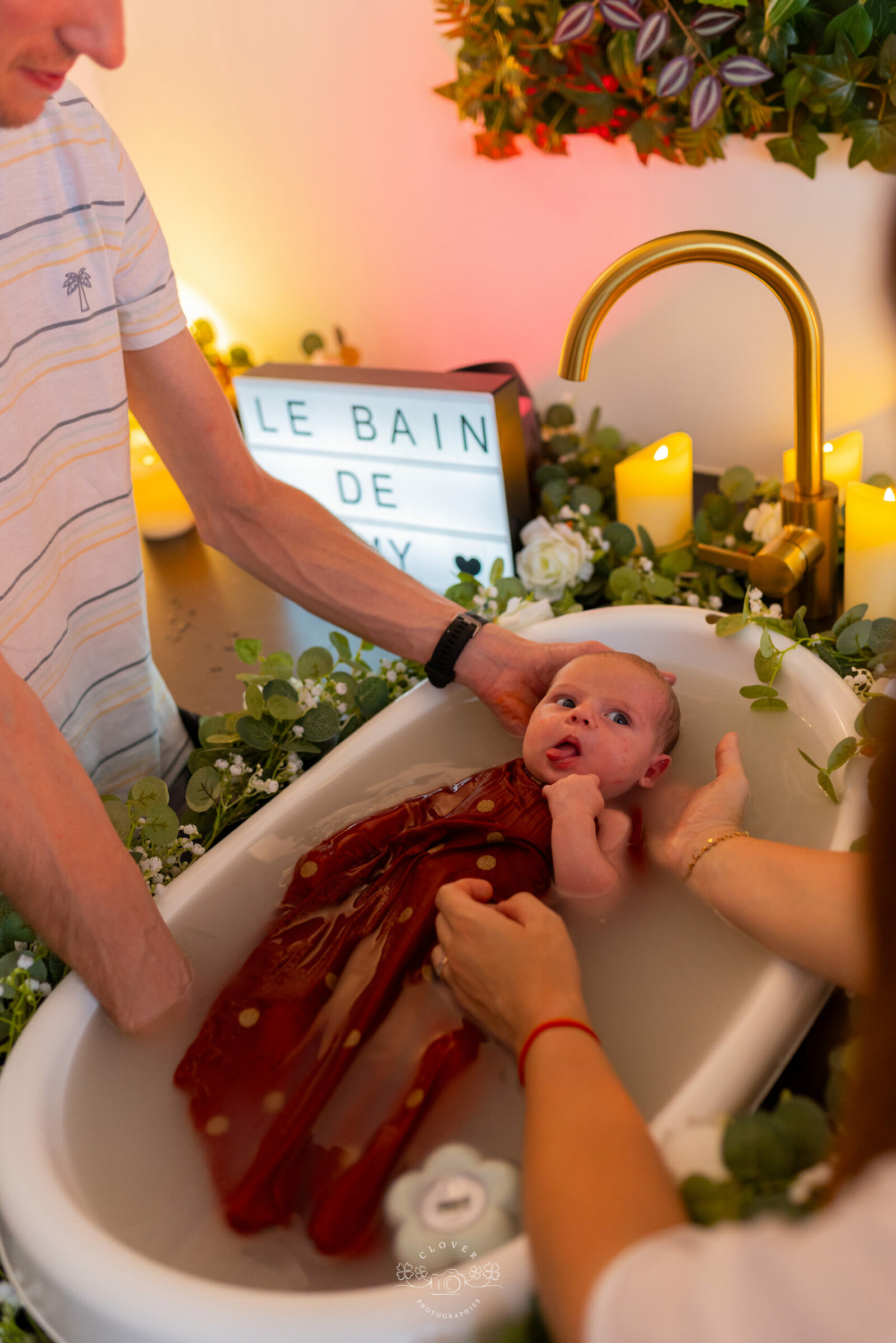 shooting photo bébé bain enveloppé, séance photo wiwersheim berceau des anges naissance